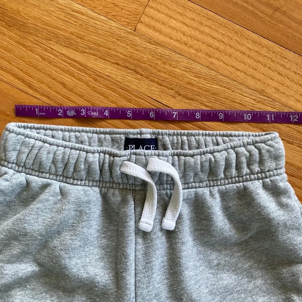 Boy’s size 7-8 Children’s Place Heather Gray sweatpants with elastic waistband